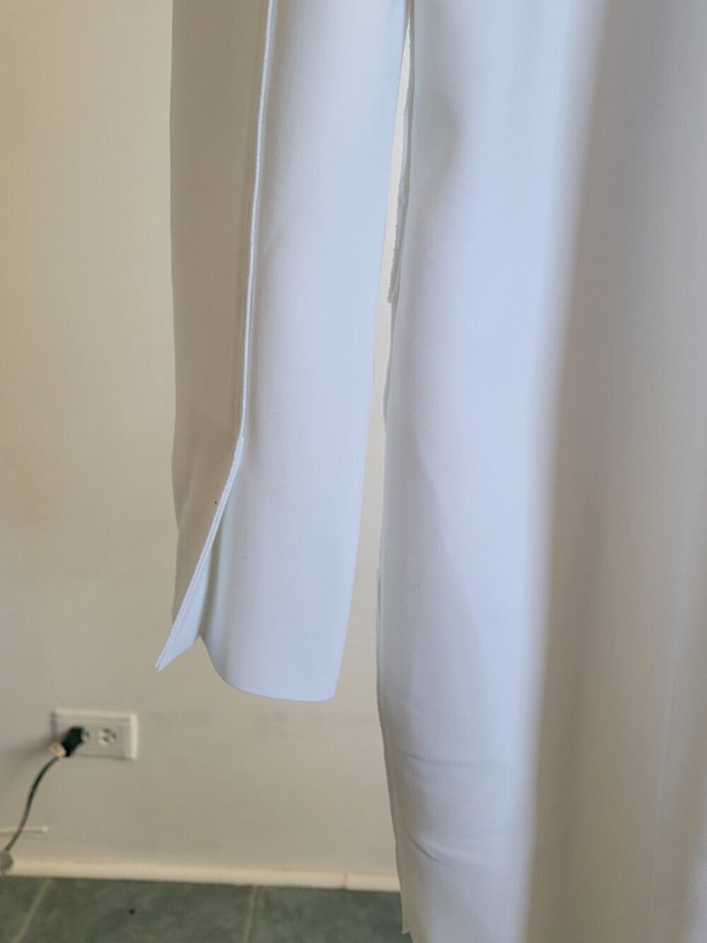 Norma Kamali Long-Sleeve Pure White V-Neck Single-Breasted Jumpsuit - Picture 9 of 16